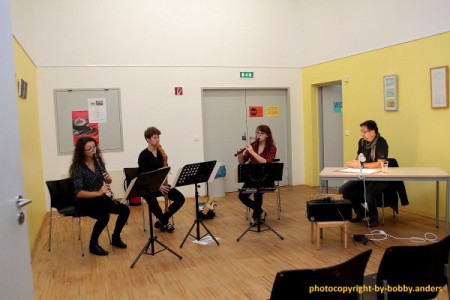  Jasmin, Désirée, Marlene, ... und Robert lauscht ergriffen 